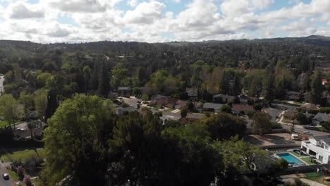 Aerial-Footage-of-smog-layer-above-the-Inland-Empire,-California