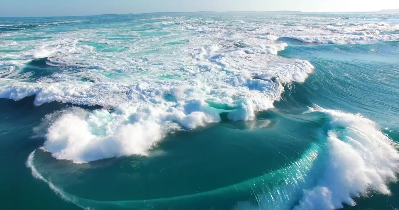 Las mareas reales más grandes del mundo generando cascadas horizontales y enormes olas estacionarias. Las únicas imágenes jamás tomadas de esta zona de maravilla mareal no visitada. Anotada como demasiado peligrosa en las cartas náuticas