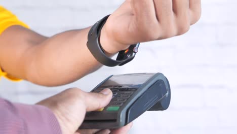 pago sin contacto con reloj inteligente