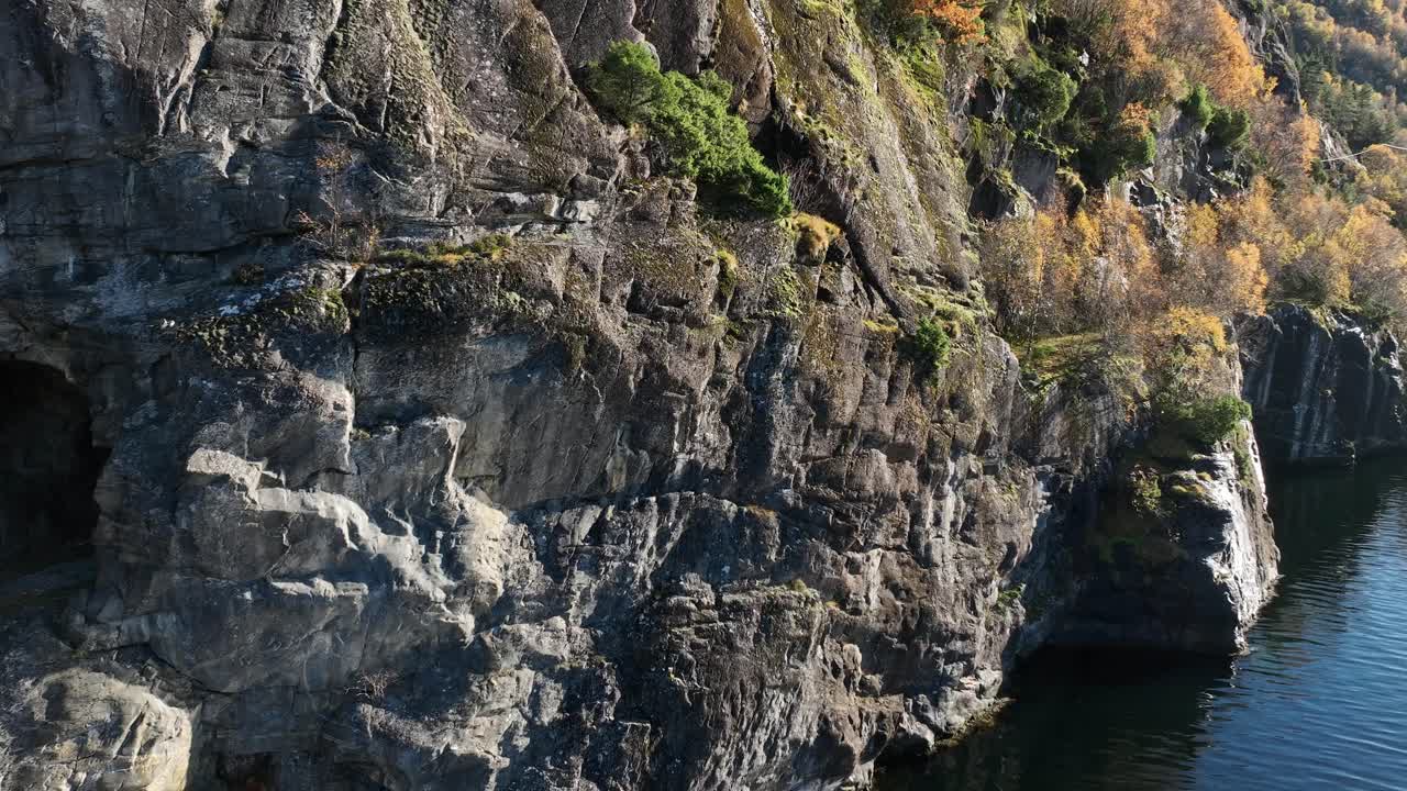 노르웨이 에 있는 헤테네세트, 스탠헬 에 있는 폐쇄 된 베르겐 철도 를 따라 있는 특별 터널