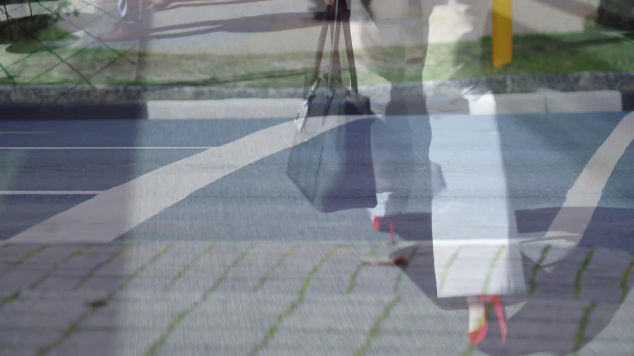 도로 교통의 애니메이션은 도시에서 는 두 인종의 여성에 대한 빠른 속도로