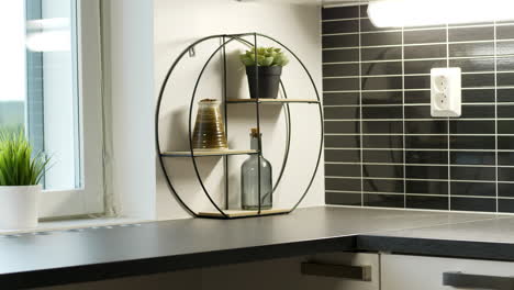 detalles de cocina, estilo contemporáneo, apartamento residencial, desenfocado en foco, enfoque en rack
