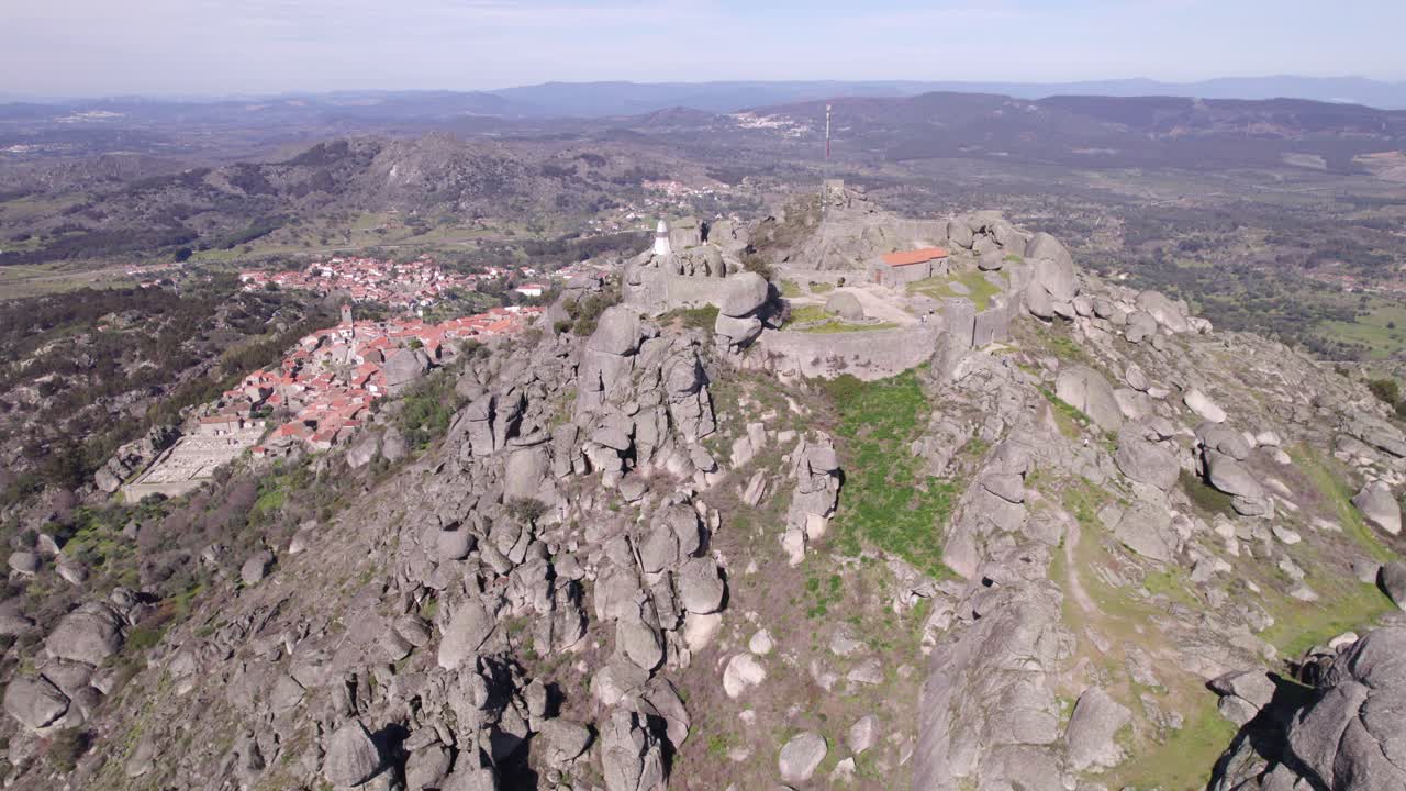 카스텔로 데 몬산토 포르투갈 언덕 꼭대기에서 낮에, 공중