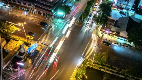 tráfico de 4k.time lapse en la intersección de bangkok, tailandia