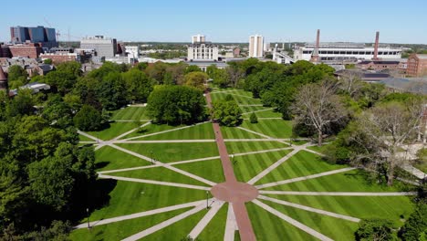 Campus-De-La-Universidad-Estatal-De-Ohio-Y-óvalo-Con-Salón-Universitario-Y-Biblioteca-Thompson