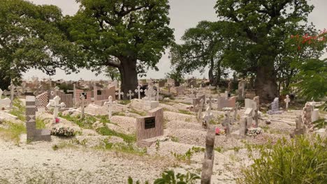 A-shot-of-the-graves-in-the-Fadiouth-multireligious-cemetery,-Fadiouth-island,-Senegal