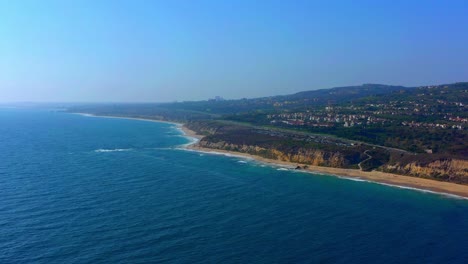 Right-panning-shot-of-Laguna-Beach-California