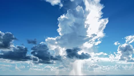 Drohnen-Hyperlapse-Zeitraffer-Aufnahmen-Tag-Bewölkte-Regenwolke-über-Der-Landschaft-Von-Edinburgh,-Texas