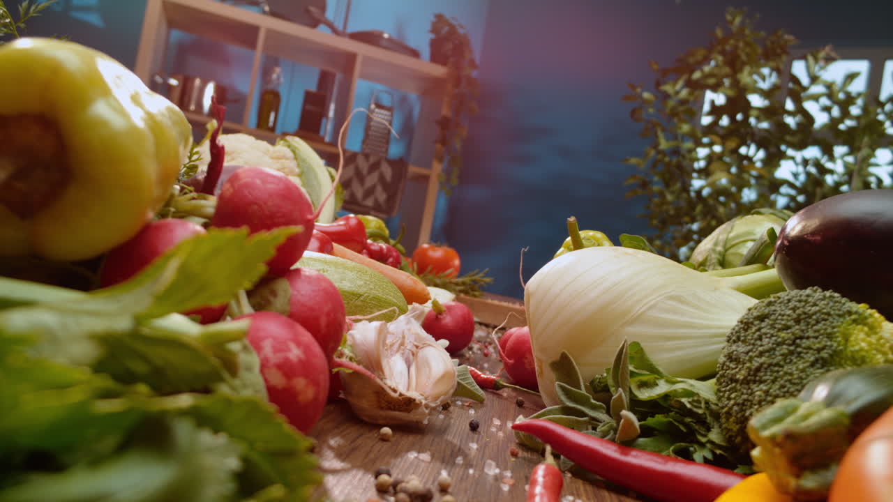 신선 한 채소 를 준비 하는 요리사