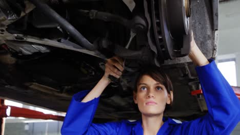 Female-mechanic-examining-car-wheel-brake-disc