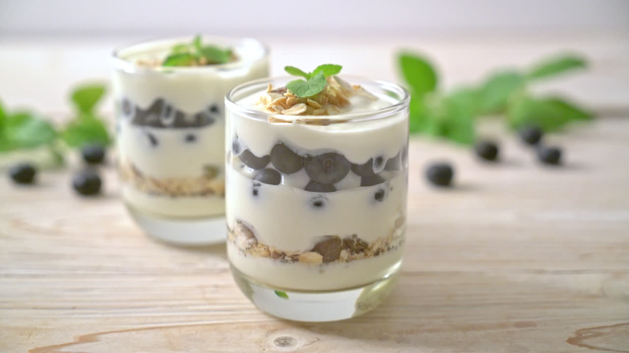 friske blåbær og yoghurt med granola - Sund mad stil