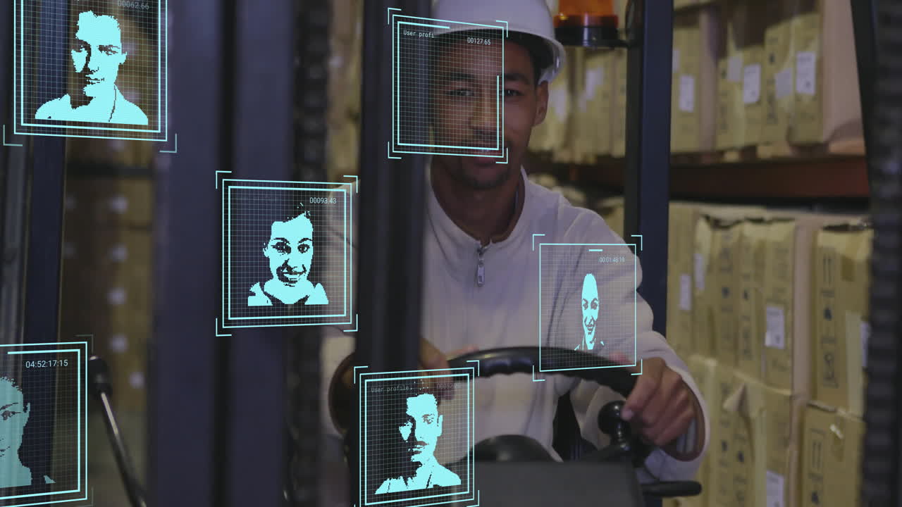 animación de procesamiento de datos con retratos sobre trabajador afroamericano en el camión de elevación en el almacén
