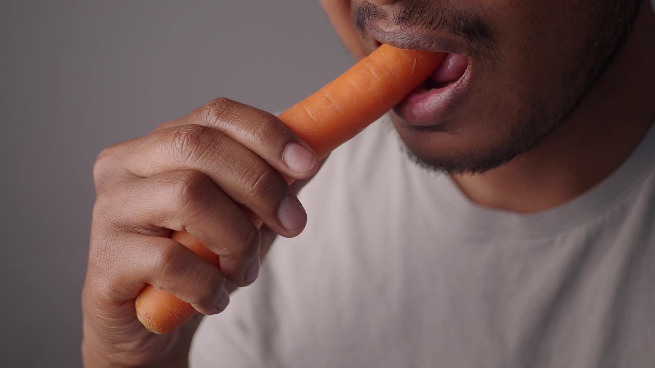 Man eating a carrot
