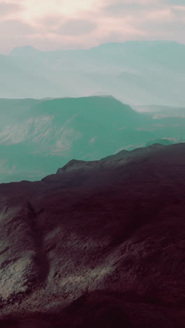 cordillera con niebla