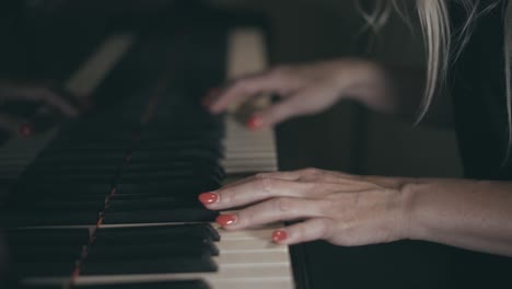 Slow-motion-clip-of-woman-playing-piano