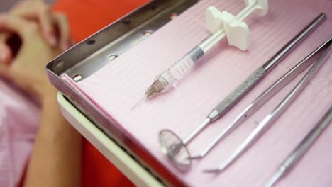 Close-up-of-dental-tools-on-tray