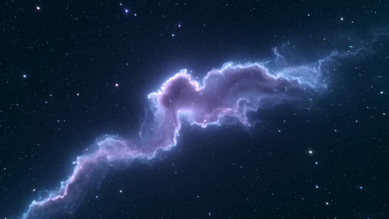 Filament nébuleux bleu-violet pulsant dérivant dans l'espace, avec un bord vibrant formant des traînées vaporeuses.