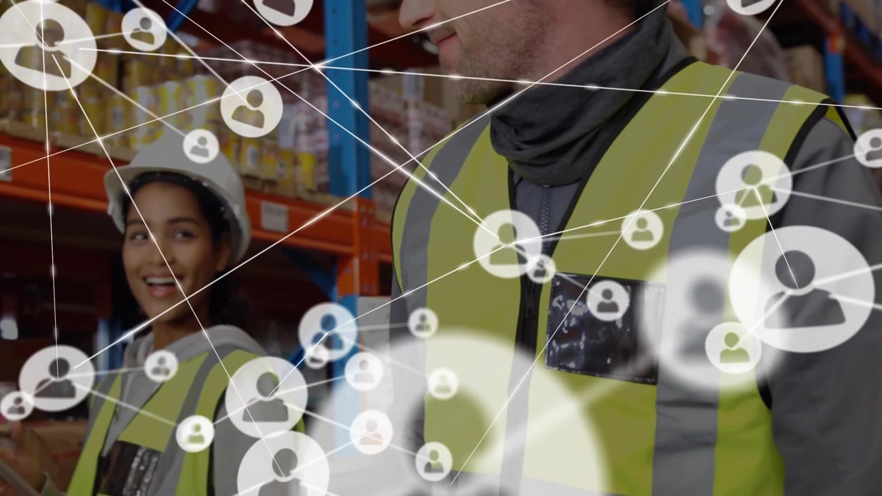 Operai di Magazzino con Sovrapposizione di Connessioni di Rete Digitali
