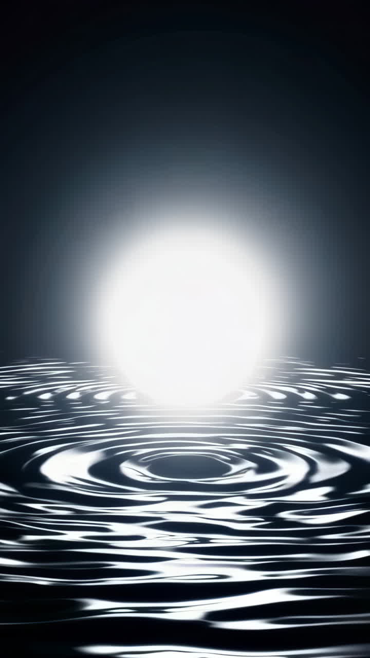 Sfera bianca su acqua increspata