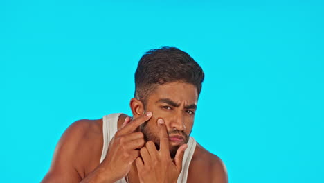 rostro, cuidado de la piel y hombre exprime pimple en el estudio