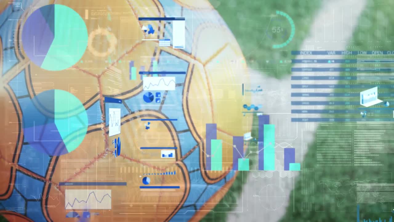 animación de pantallas con procesamiento de datos estadísticos en primer plano de un fútbol en hierba.