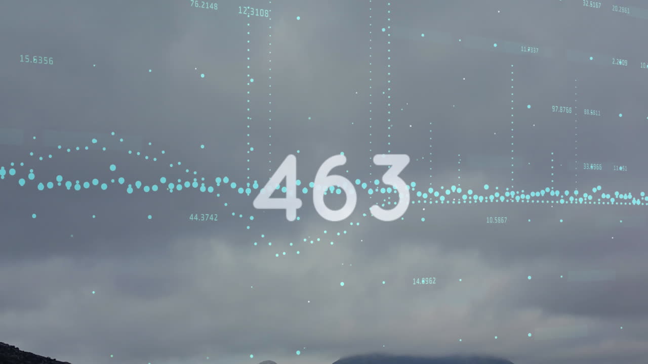 animación de números cambiantes y procesamiento de datos contra el cielo gris