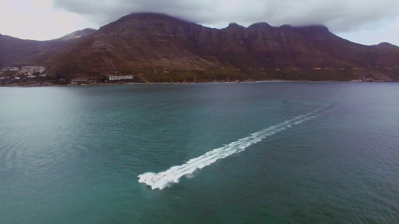 당신의 해안 모험이 기다리고 있습니다.