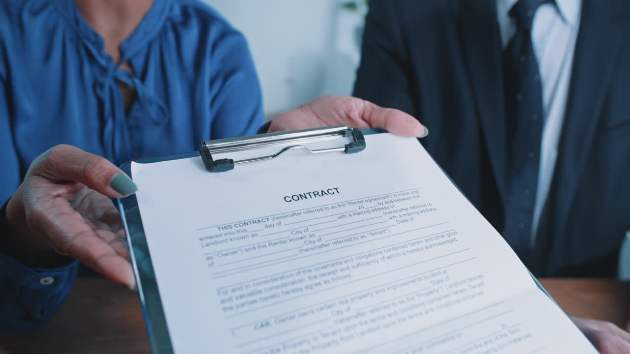 firma de contratos comerciales