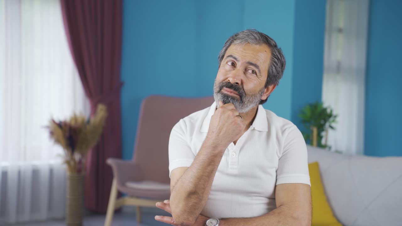 un hombre considerado de mediana edad.