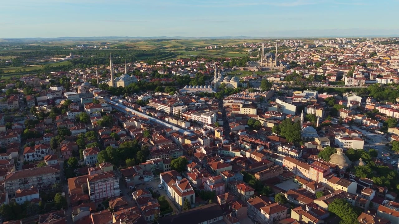 Edirne, Türkiye gün batımında havadan şehir manzarası