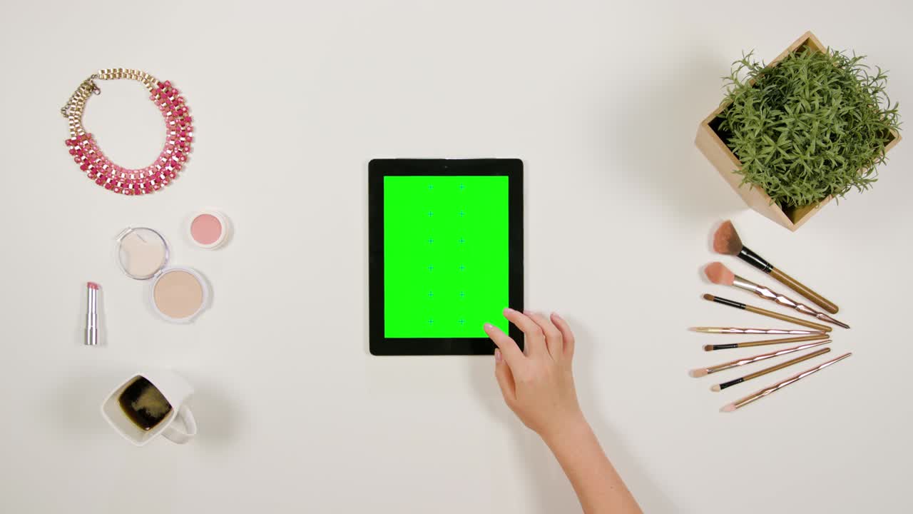 Lady's Finger Scrolling on the Green Touchscreen