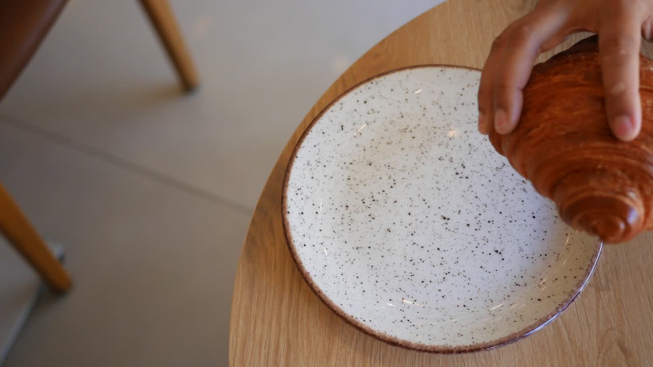 croissant en un plato