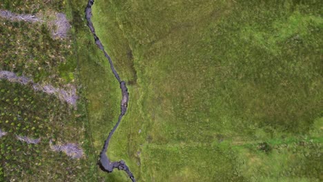 Drone-shot-looking-down-on-a-creek-and-farmland-near-Glenniff-Horseshoe