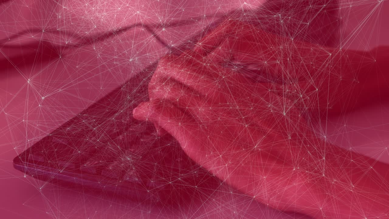 Animation d'un réseau de connexions sur des mains utilisant un ordinateur