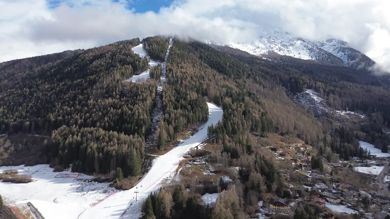 learnig There are winter sports that play the role of the Winter Olympics in Cortina and Milano Italy. Learning to ski and snowboard I capture these videos with my drone that is in a ski resort.