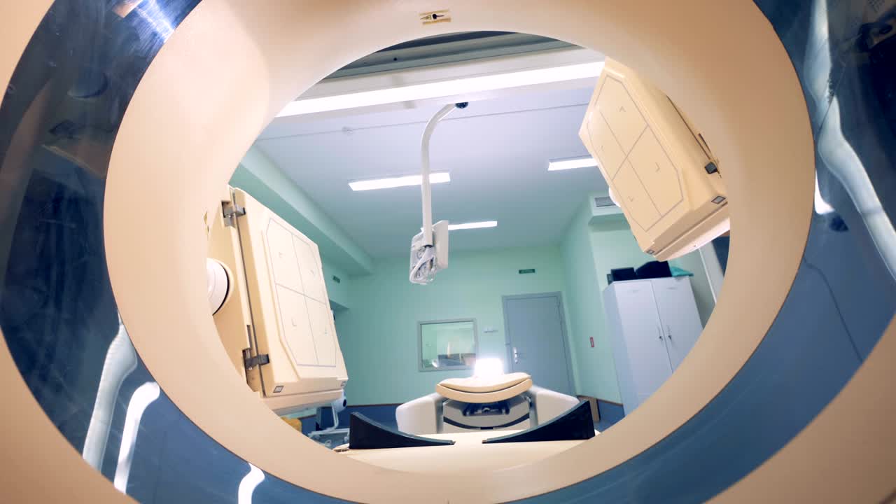 TAC medica in una clinica moderna. 4K