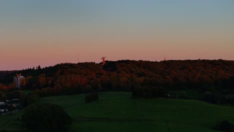 Horizont-In-Orange,-Himmel-In-Gelb-Und-Blau