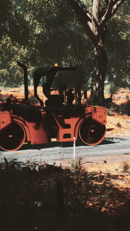 carretera de rodillos en el sitio de construcción