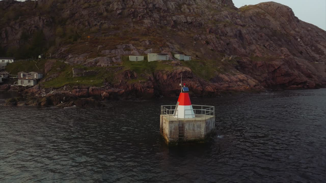 항해 표지판 은 배 가 어디 로 항해 해야 하는지 알려 준다