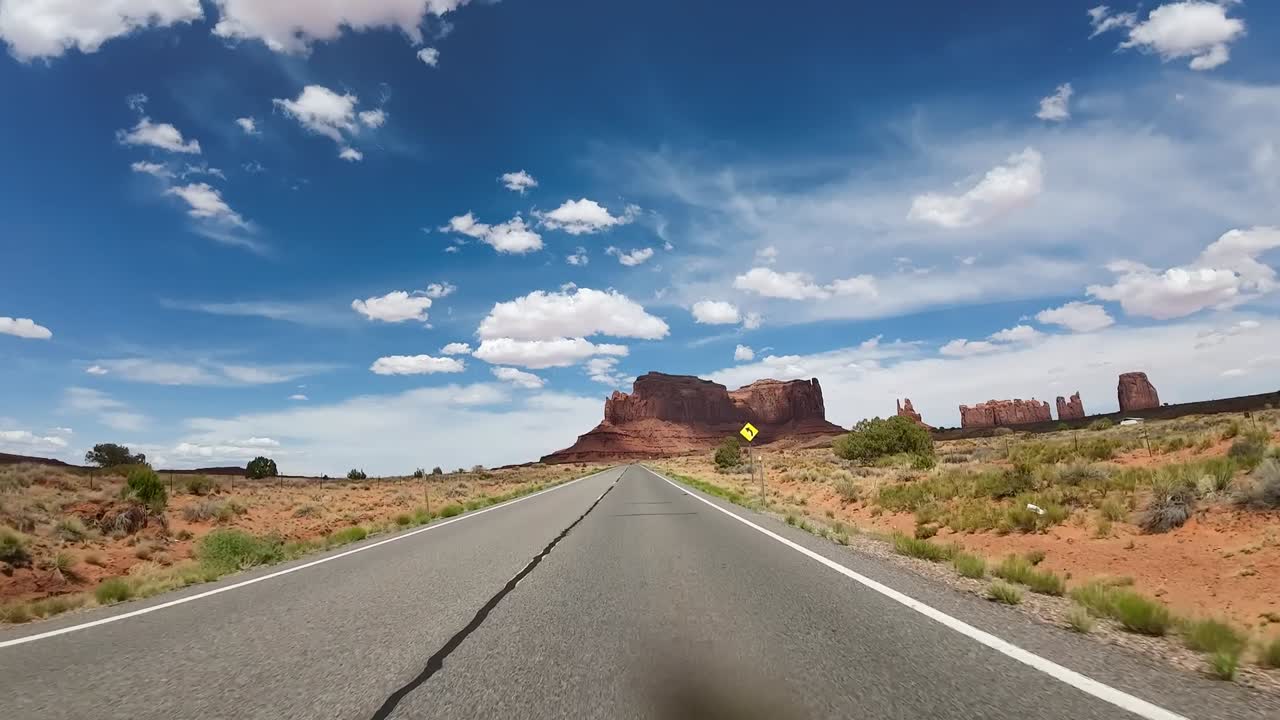 バイクから見たモニュメントバレーのPOV