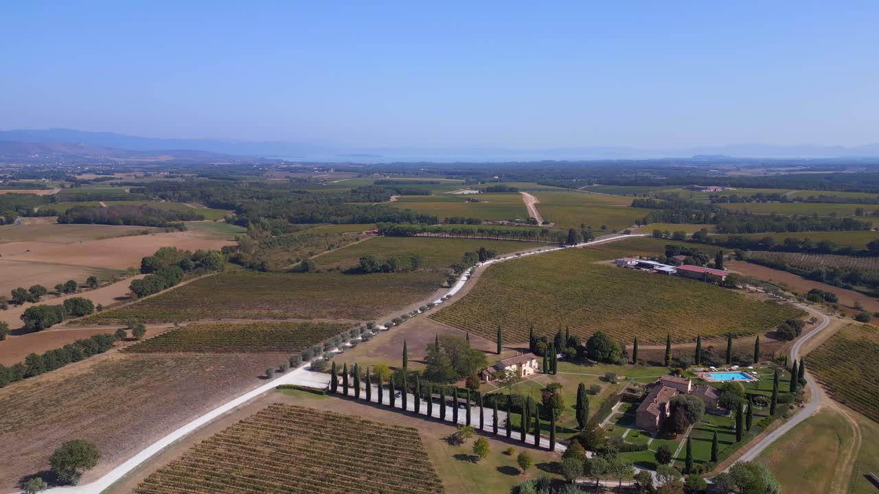 mejor vista aérea desde arriba paisaje de vuelo toscana zona vitivinícola mediterránea italia otoño 23