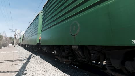 tren de mercancías que pasa