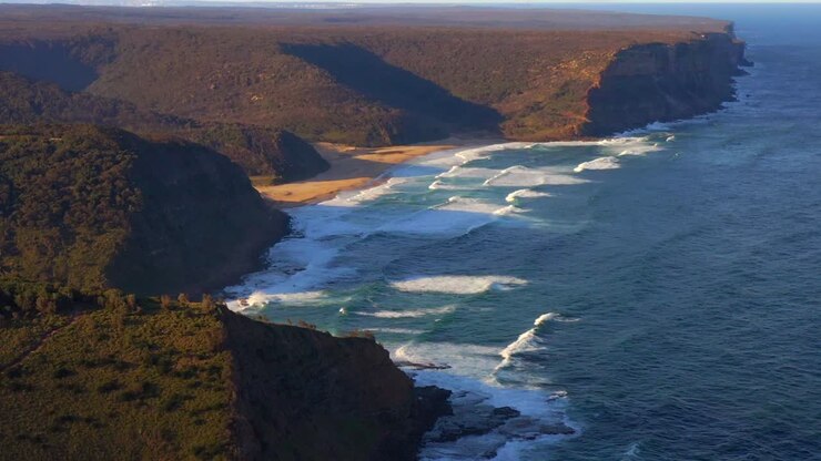 Thelma Head, dal campeggio North Era alla spiaggia di Garie nel Royal National Park, Nuovo Galles del Sud, Australia.