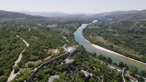 Historic-Počitelj-castle-overlooking-Neretva-River,-Bosnia-and-Herzegovina