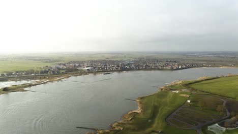 Szenische-Drohnenansicht-Von-Oben-Auf-Die-Stadt-Ameide-In-Der-Niederländischen-Provinz-Utrecht