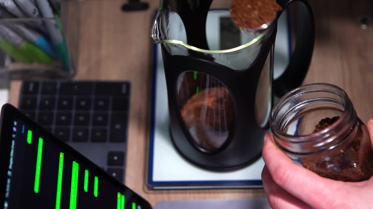 Richiesta di consigli per calcolare la quantità di caffè in polvere necessaria per un caffè perfetto.