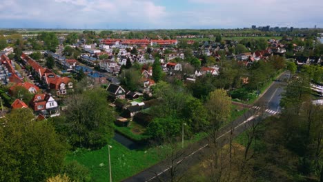 Amsterdam-Noord-Suburbio-Residencial-Distrito-Aéreo-Drone-Durante-La-Soleada-Primavera