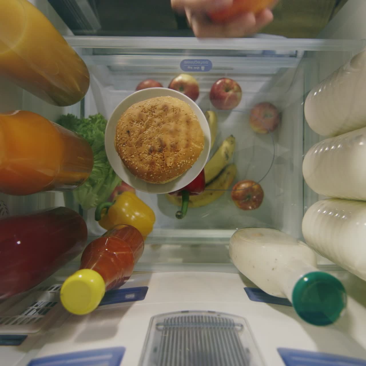 elegir entre alimentos saludables y no saludables