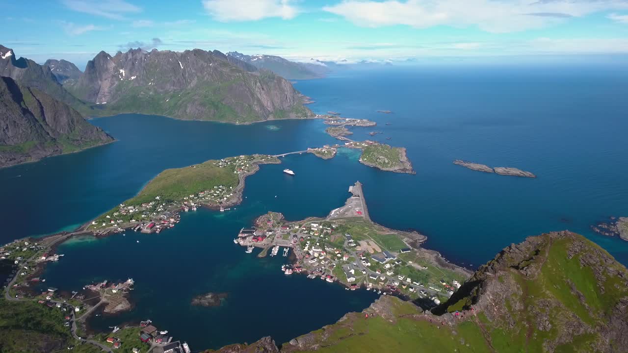 로포텐 군도 섬의 항공 영상