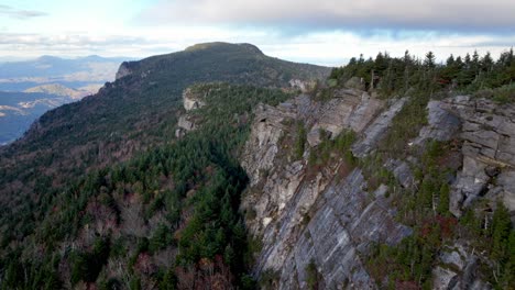 Afloramiento-Rocoso-En-La-Cima-De-La-Montaña-Abuelo-Nc,-Carolina-Del-Norte-Cerca-De-Boone-Nc